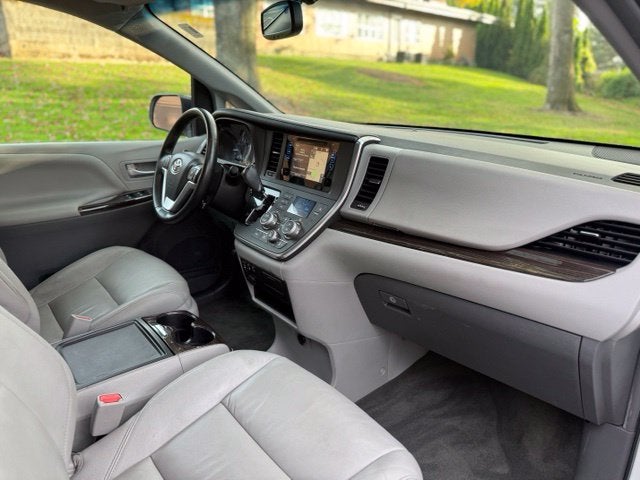 2015 Toyota Sienna XLE 8 Passenger