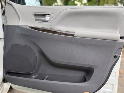2015 Toyota Sienna XLE 8 Passenger
