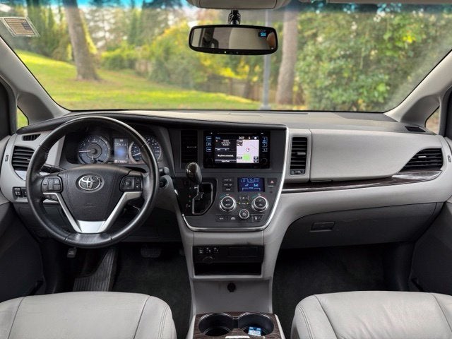 2015 Toyota Sienna XLE 8 Passenger