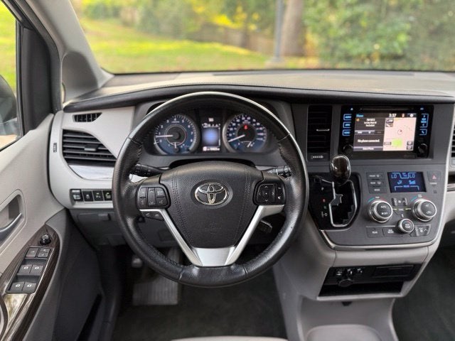 2015 Toyota Sienna XLE 8 Passenger