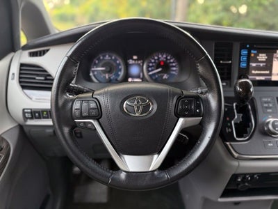 2015 Toyota Sienna XLE 8 Passenger