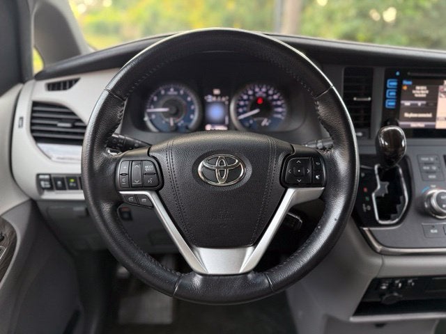 2015 Toyota Sienna XLE 8 Passenger