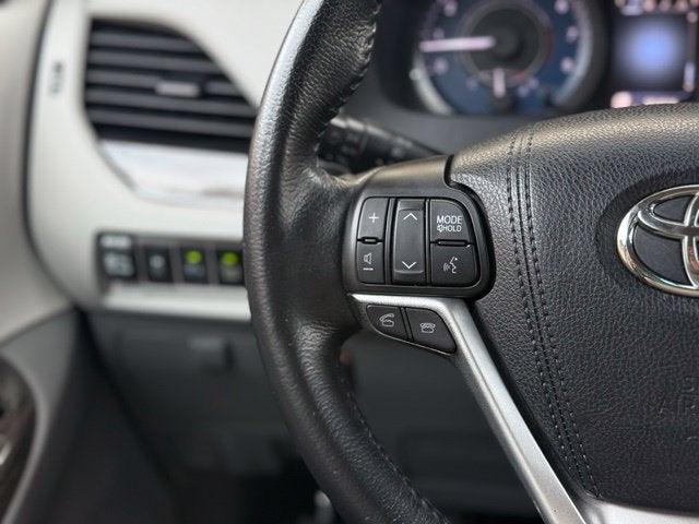 2015 Toyota Sienna XLE 8 Passenger