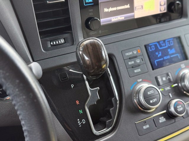 2015 Toyota Sienna XLE 8 Passenger