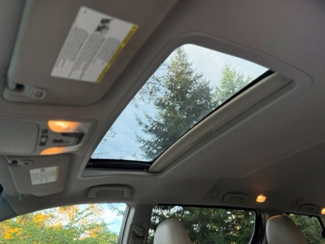2015 Toyota Sienna XLE 8 Passenger