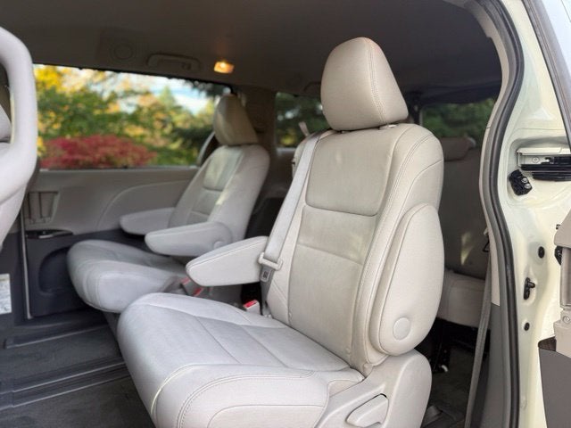 2015 Toyota Sienna XLE 8 Passenger