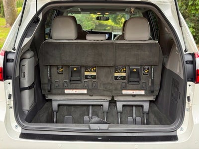 2015 Toyota Sienna XLE 8 Passenger