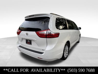 2015 Toyota Sienna XLE 8 Passenger