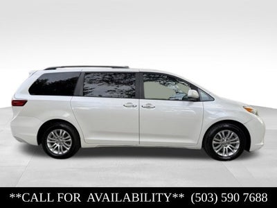 2015 Toyota Sienna XLE 8 Passenger