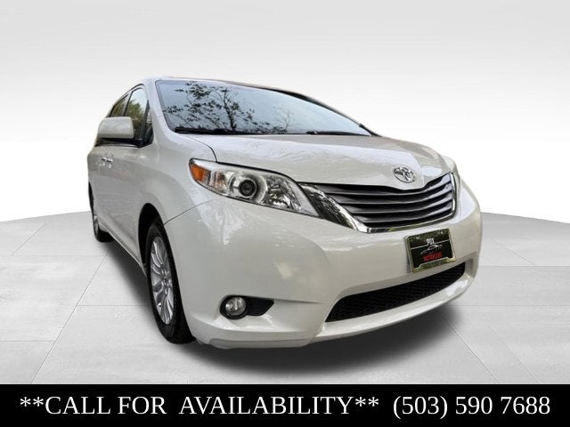 2015 Toyota Sienna XLE 8 Passenger