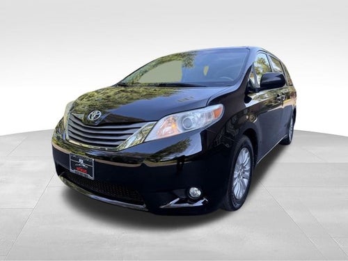 2014 Toyota Sienna XLE 8 Passenger