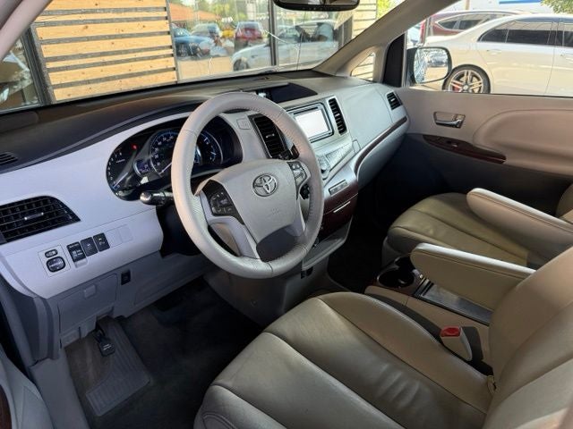 2014 Toyota Sienna XLE 8 Passenger