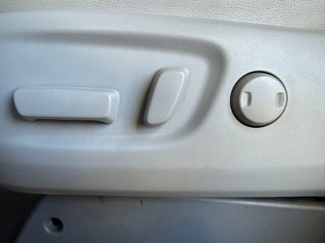 2014 Toyota Sienna XLE 8 Passenger