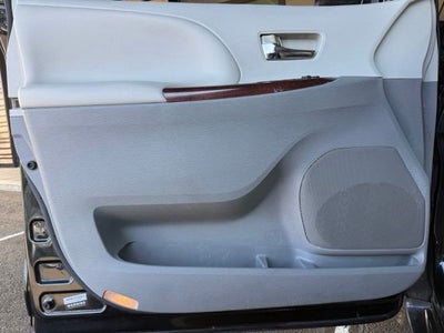 2014 Toyota Sienna XLE 8 Passenger