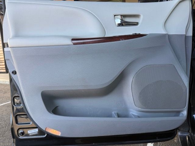 2014 Toyota Sienna XLE 8 Passenger