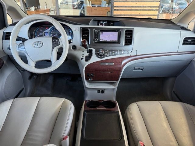 2014 Toyota Sienna XLE 8 Passenger