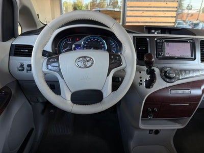 2014 Toyota Sienna XLE 8 Passenger