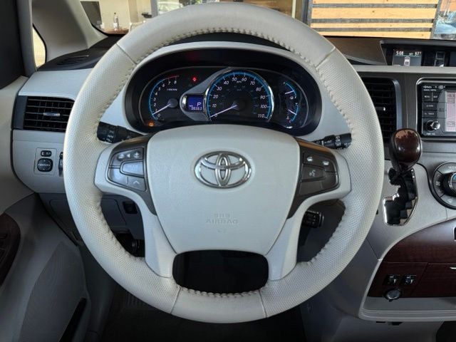 2014 Toyota Sienna XLE 8 Passenger