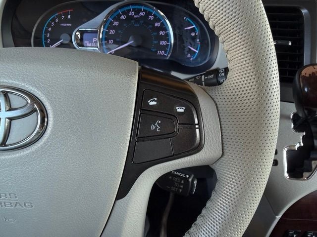 2014 Toyota Sienna XLE 8 Passenger