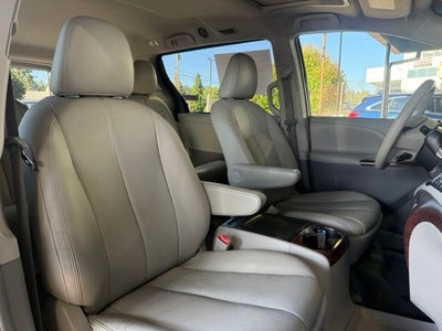 2014 Toyota Sienna XLE 8 Passenger