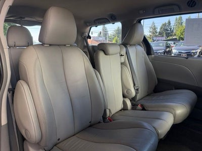 2014 Toyota Sienna XLE 8 Passenger