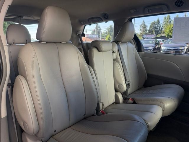 2014 Toyota Sienna XLE 8 Passenger