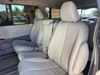 2014 Toyota Sienna XLE 8 Passenger