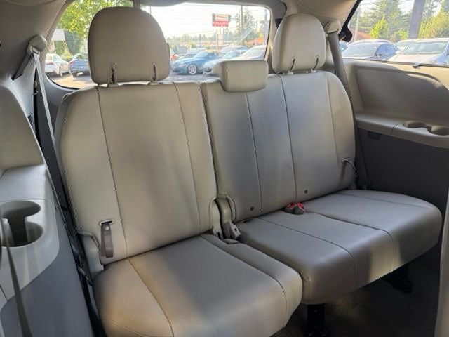 2014 Toyota Sienna XLE 8 Passenger