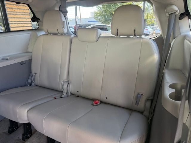 2014 Toyota Sienna XLE 8 Passenger