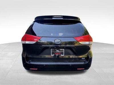 2014 Toyota Sienna XLE 8 Passenger
