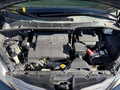 2014 Toyota Sienna XLE 8 Passenger