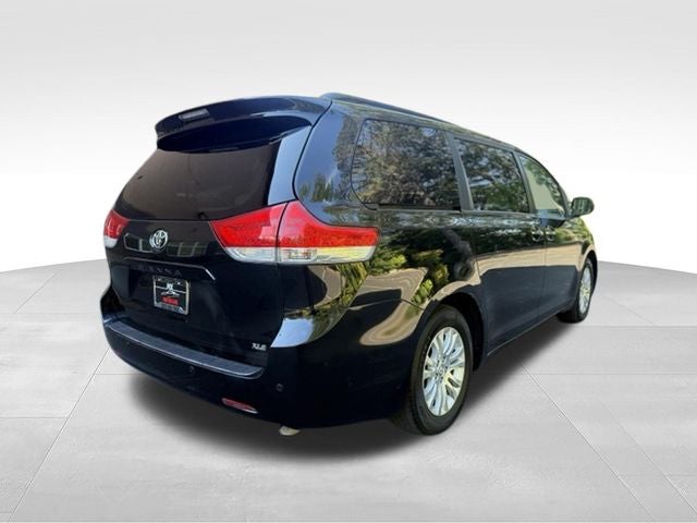 2014 Toyota Sienna XLE 8 Passenger