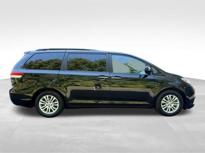 2014 Toyota Sienna XLE 8 Passenger