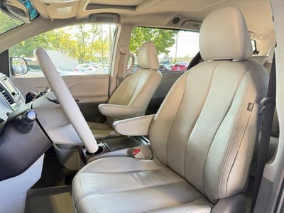 2014 Toyota Sienna XLE 8 Passenger