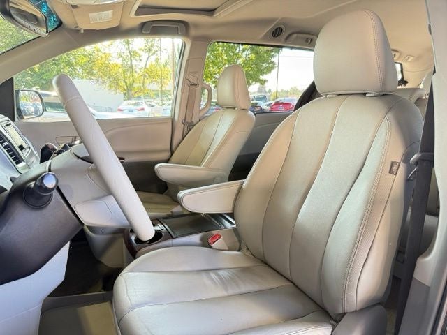 2014 Toyota Sienna XLE 8 Passenger