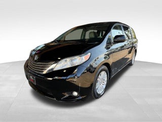 2014 Toyota Sienna XLE 8 Passenger