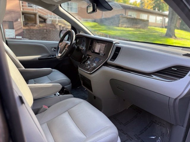 2018 Toyota Sienna XLE 8 Passenger