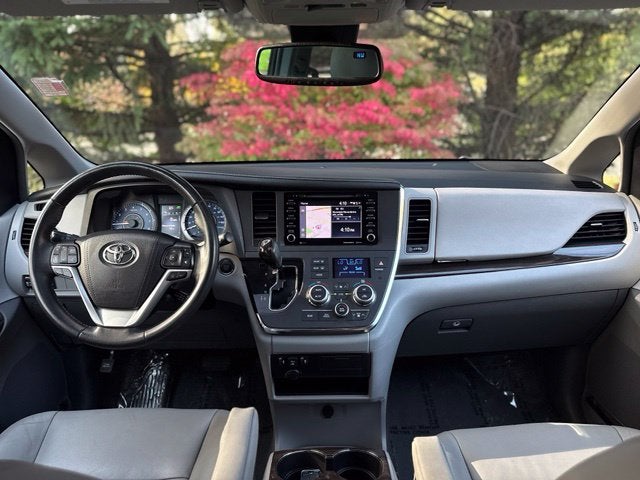 2018 Toyota Sienna XLE 8 Passenger