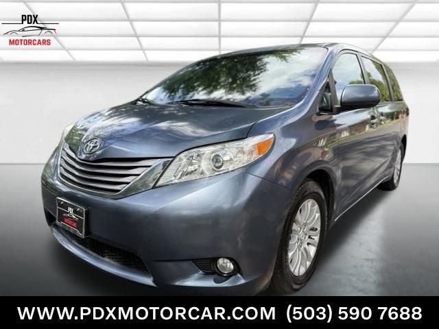 2017 Toyota Sienna XLE 8 Passenger