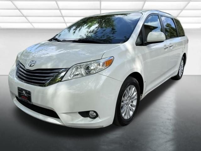 2017 Toyota Sienna XLE Premium FWD photo