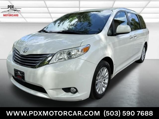 2017 Toyota Sienna XLE Premium 8 Passenger