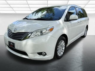 2017 Toyota Sienna XLE Premium 8 Passenger