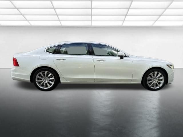2018 Volvo S90 T6 Momentum