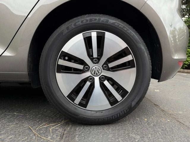 2016 Volkswagen e-Golf SEL Premium