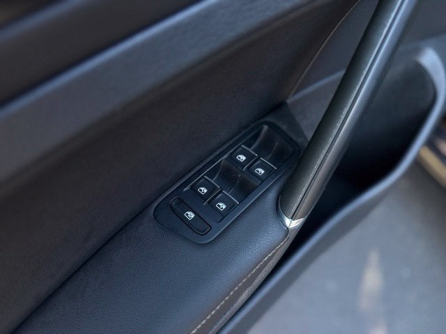 2017 Volkswagen Golf R DCC & Navigation 4Motion