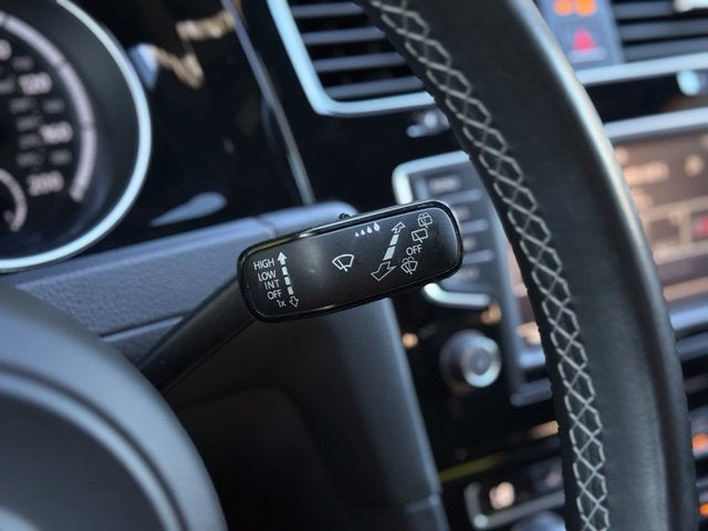 2017 Volkswagen Golf R DCC & Navigation 4Motion