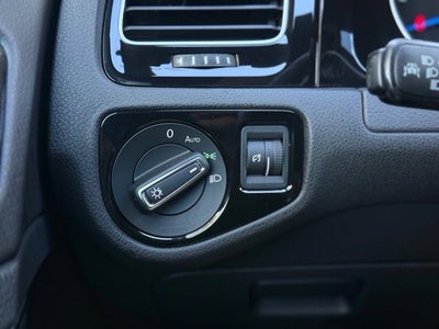 2017 Volkswagen Golf R DCC & Navigation 4Motion