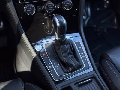 2017 Volkswagen Golf R DCC & Navigation 4Motion