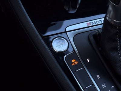 2017 Volkswagen Golf R DCC & Navigation 4Motion