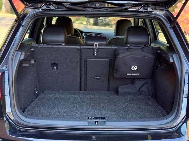 2017 Volkswagen Golf R DCC & Navigation 4Motion
